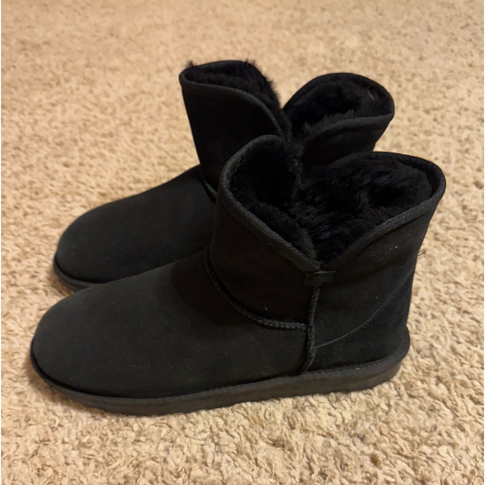 Kirkland Signature Ladies' Shearling Scalloped Edge Boot